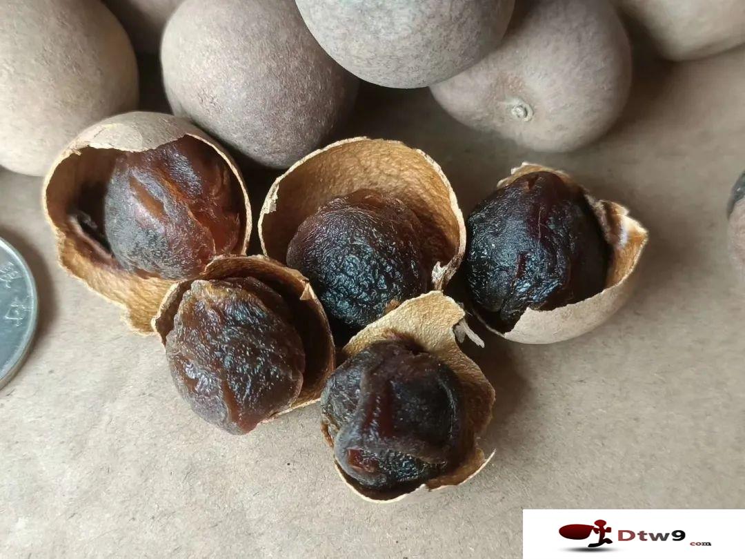 擺地?cái)傎u(mài)食品干貨，黃金薯片，海帶絲，桂圓干貨源批發(fā)