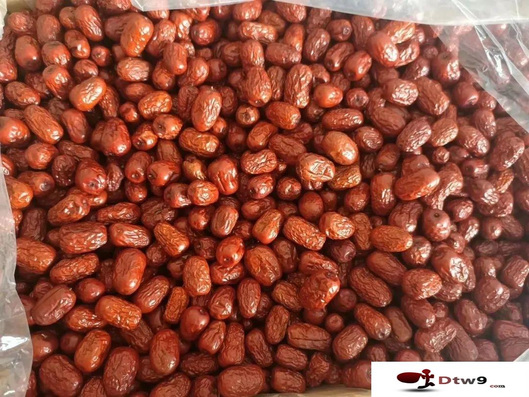 擺地?cái)傎u(mài)食品干貨，黃金薯片，海帶絲，桂圓干貨源批發(fā)
