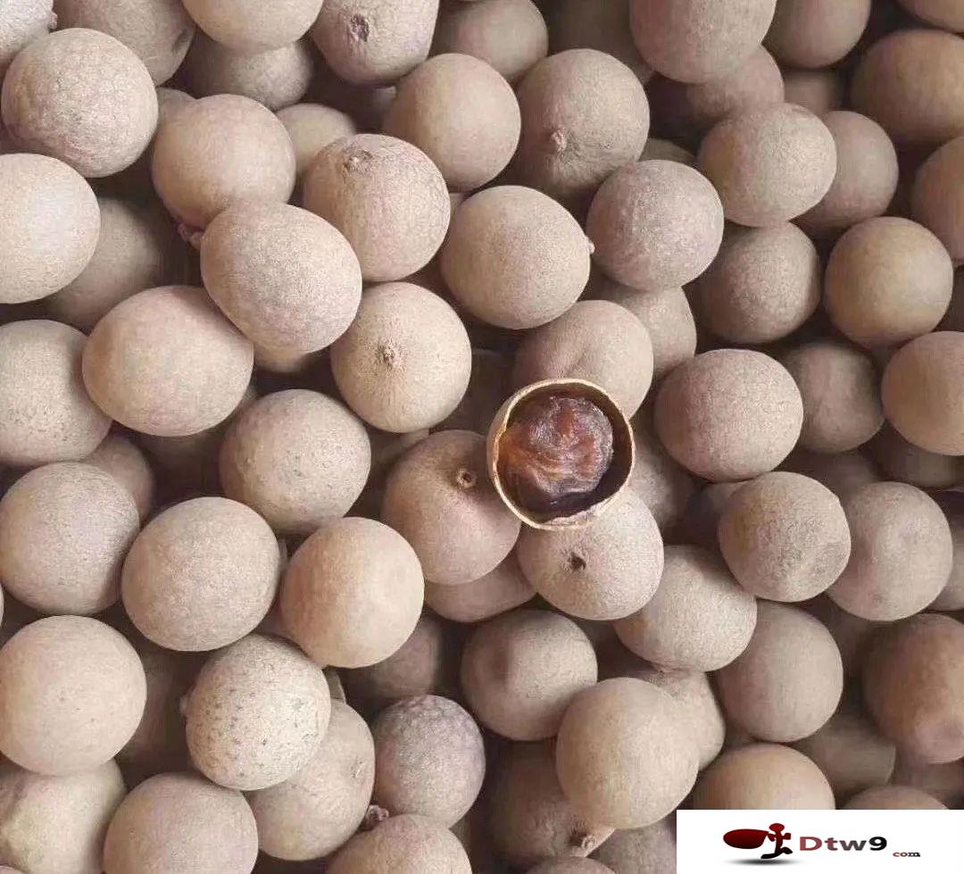 擺地?cái)傎u(mài)食品干貨，黃金薯片，海帶絲，桂圓干貨源批發(fā)