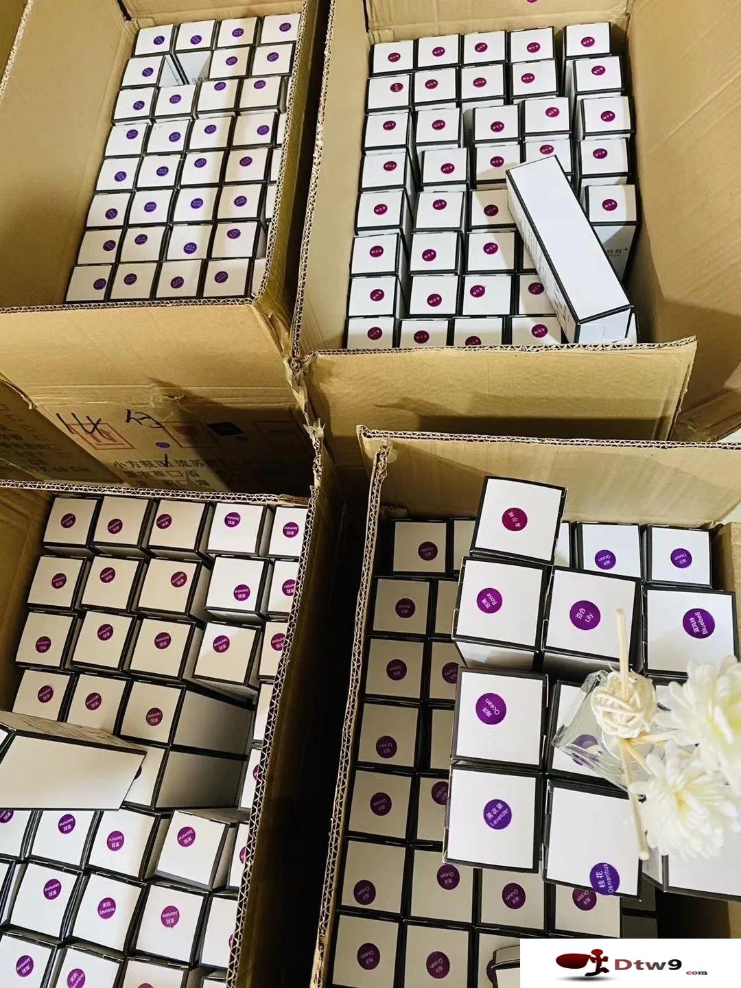 秋天擺地?cái)傎u(mài)什么百貨好賺錢(qián)？椰殼抹布，掛鉤，牛筋梳等2元3元百貨貨源