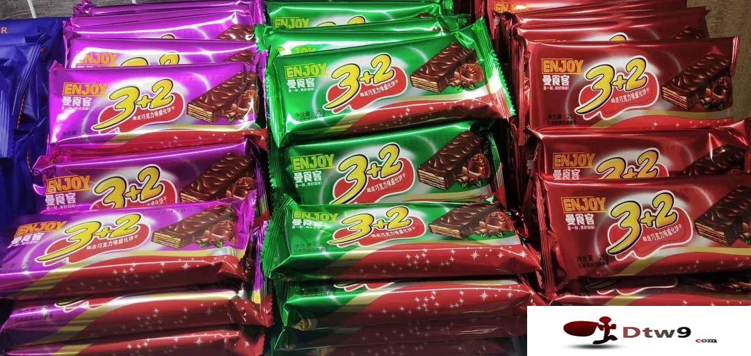 冬季擺地?cái)傎u(mài)食品干貨，年貨網(wǎng)紅零食貨源批發(fā)