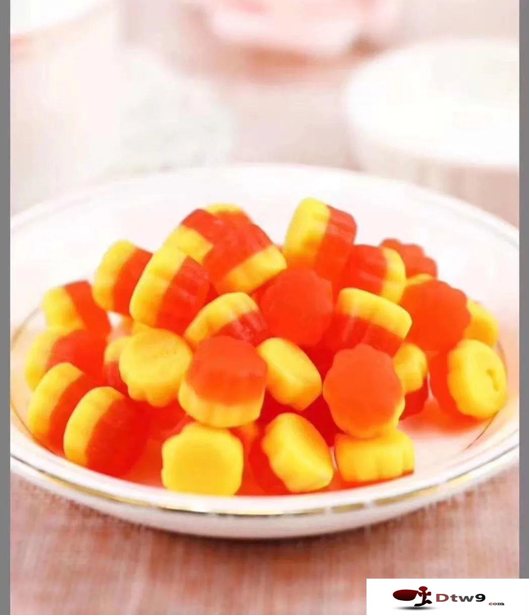 冬季擺地?cái)傎u(mài)食品干貨，年貨網(wǎng)紅零食貨源批發(fā)