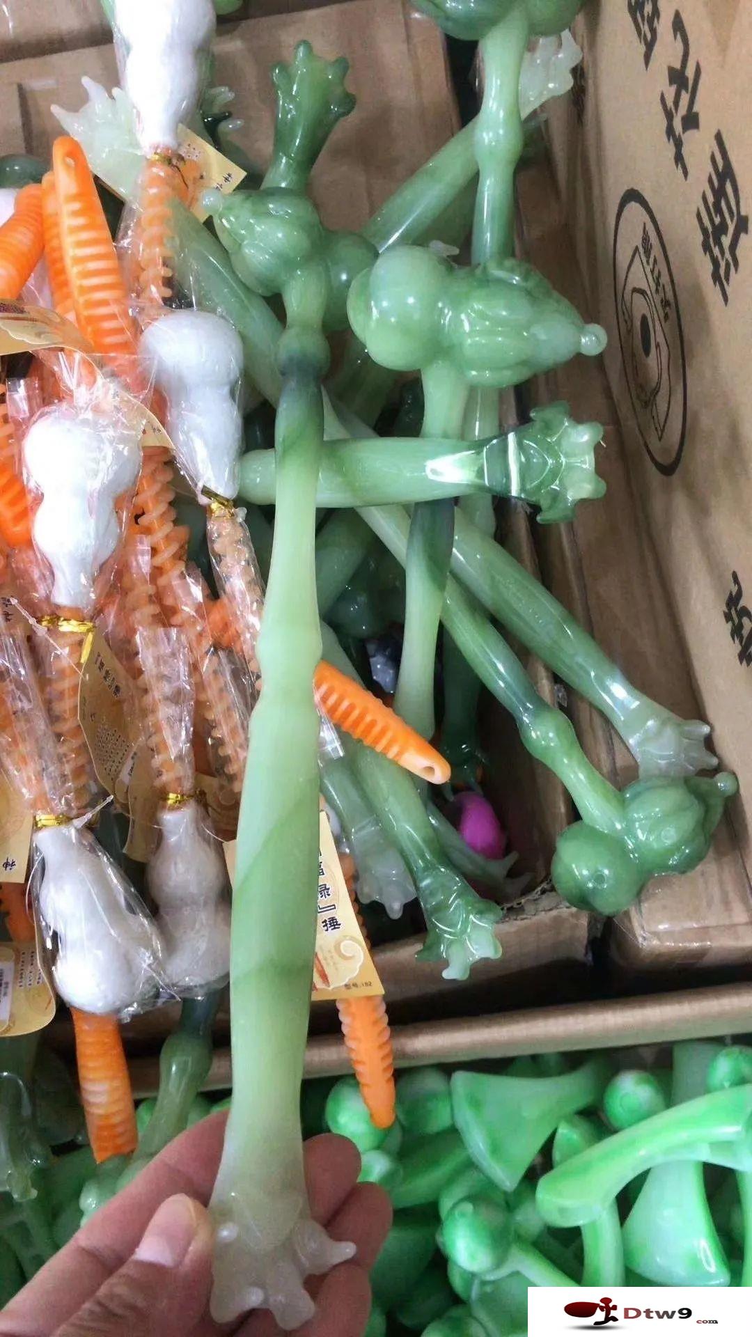 秋天擺地?cái)傎u(mài)什么百貨好賺錢(qián)？椰殼抹布，掛鉤，牛筋梳等2元3元百貨貨源